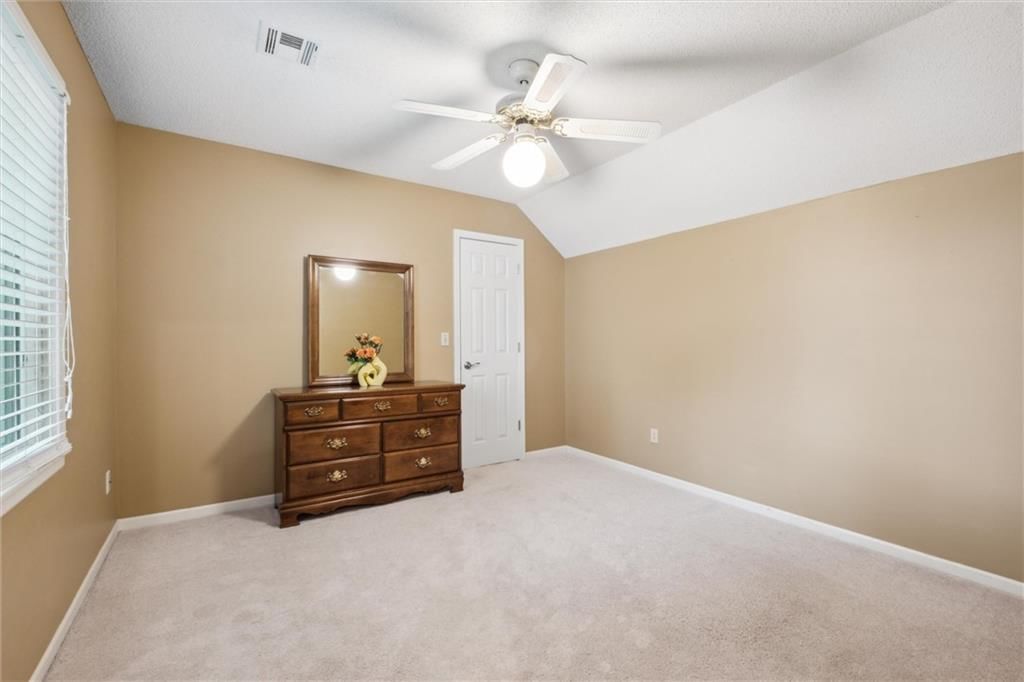 Photo 24 of 48 - 14910 Rhodes Circle