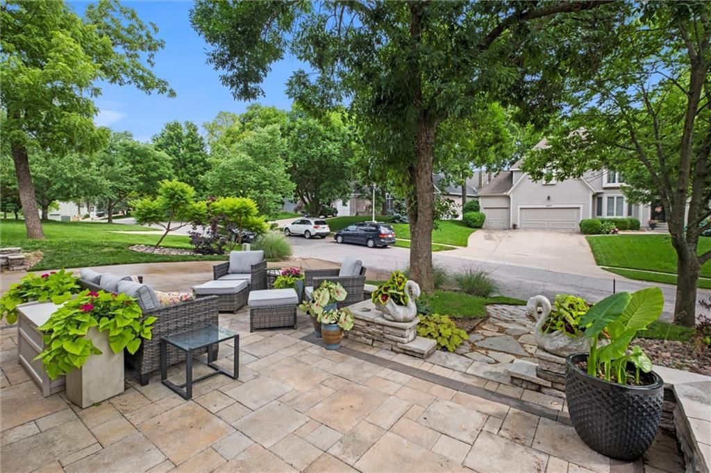 Photo 33 of 48 - 14910 Rhodes Circle