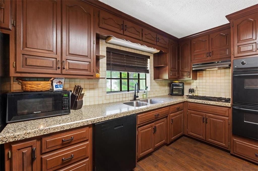 6550 Webster Avenue — photo 8