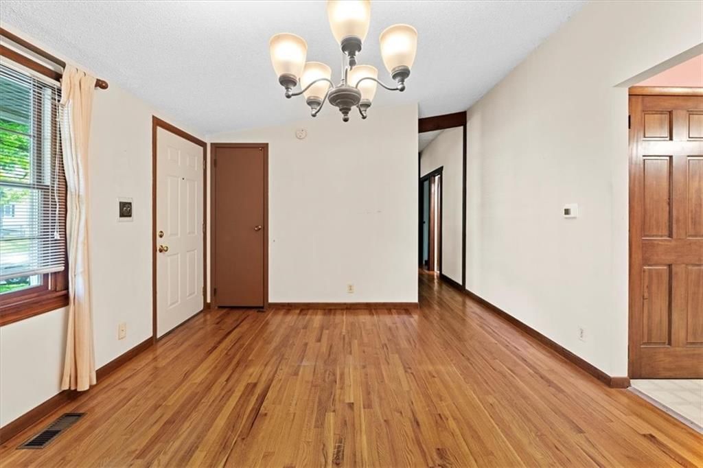 400 N Cochise Drive — photo 2