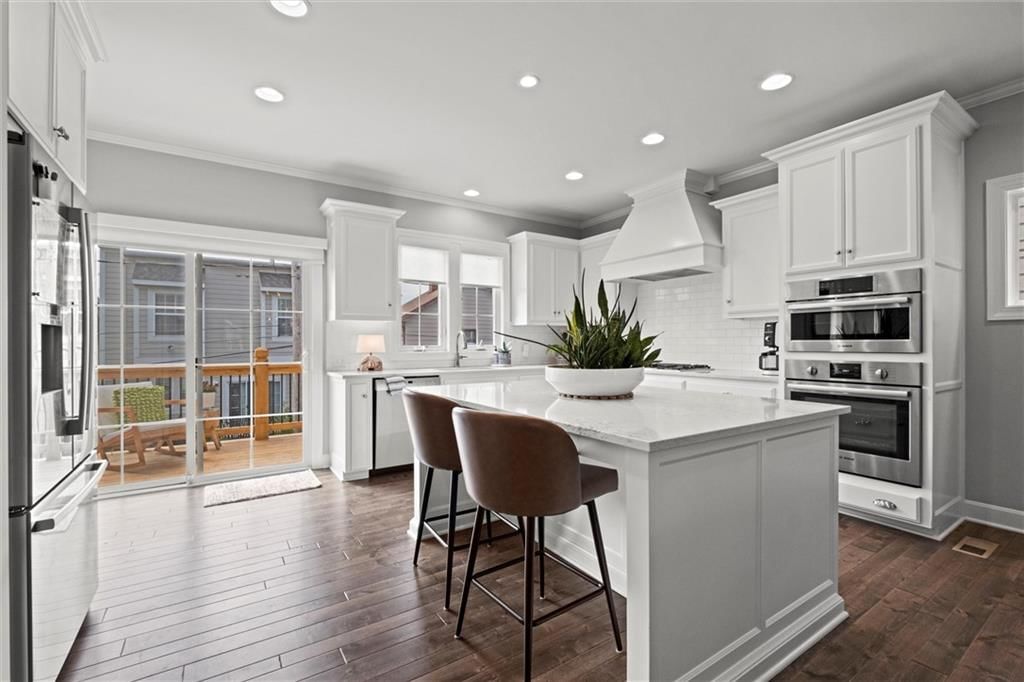 717 W 44th Terrace — photo 9