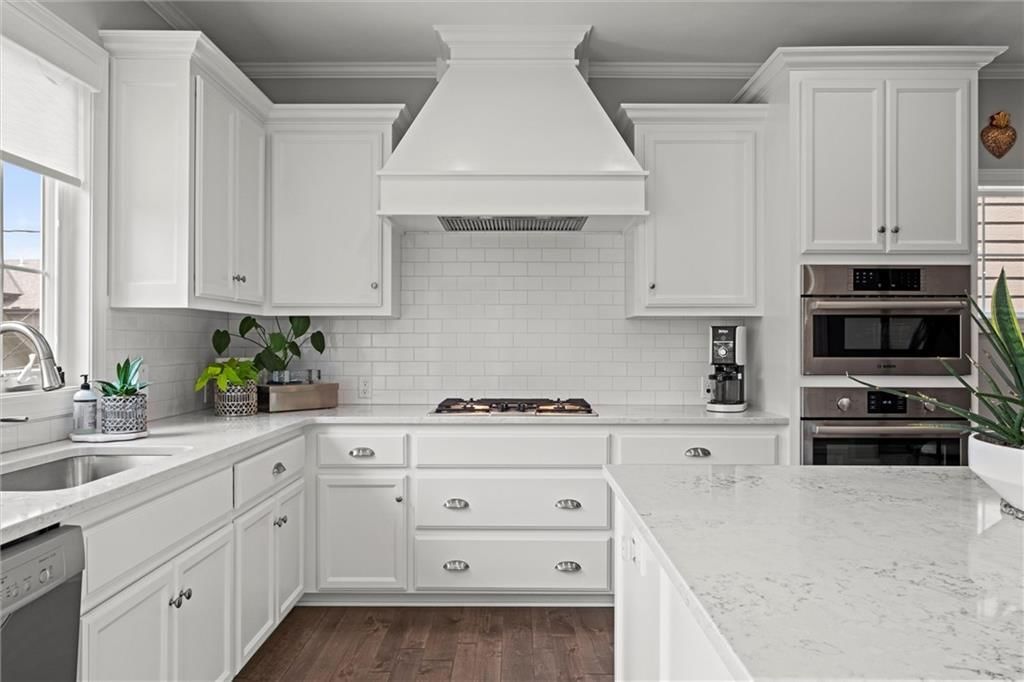 717 W 44th Terrace — photo 13