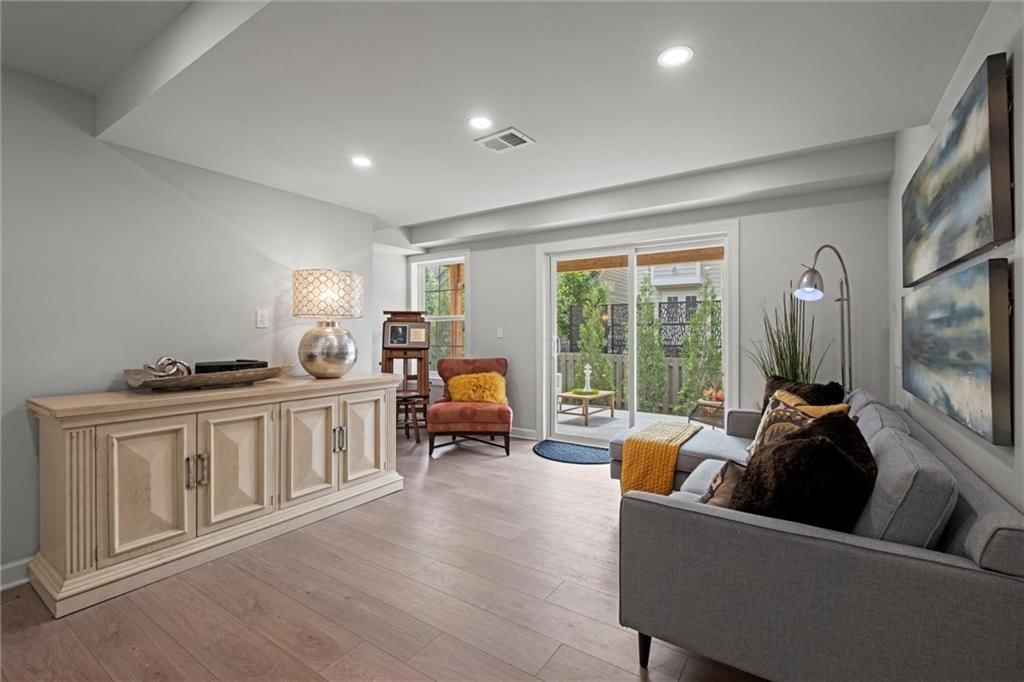 717 W 44th Terrace — photo 33