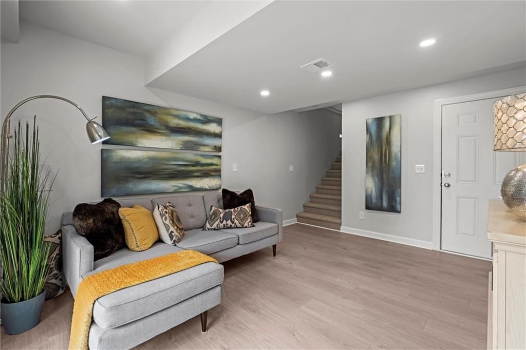 717 W 44th Terrace — photo 34