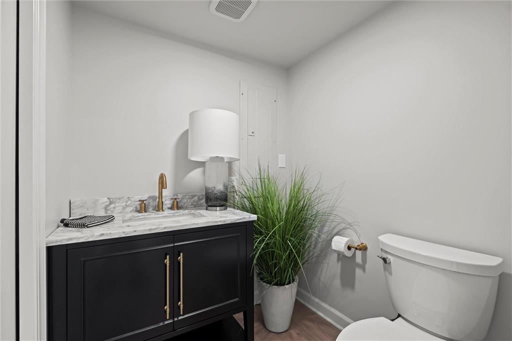 717 W 44th Terrace — photo 35