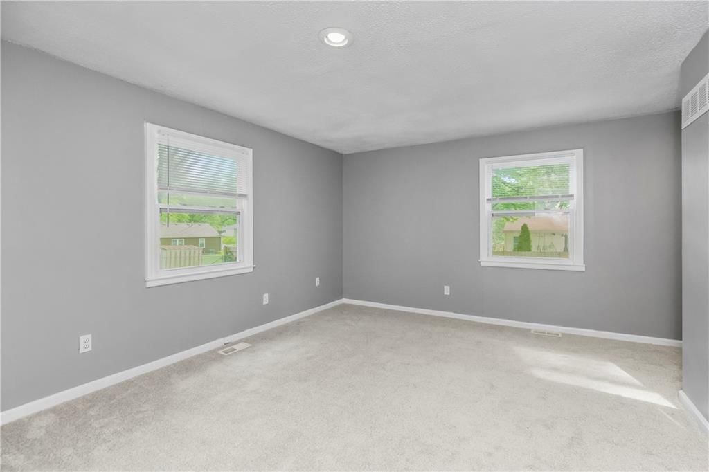 7611 W 65th Street — photo 15