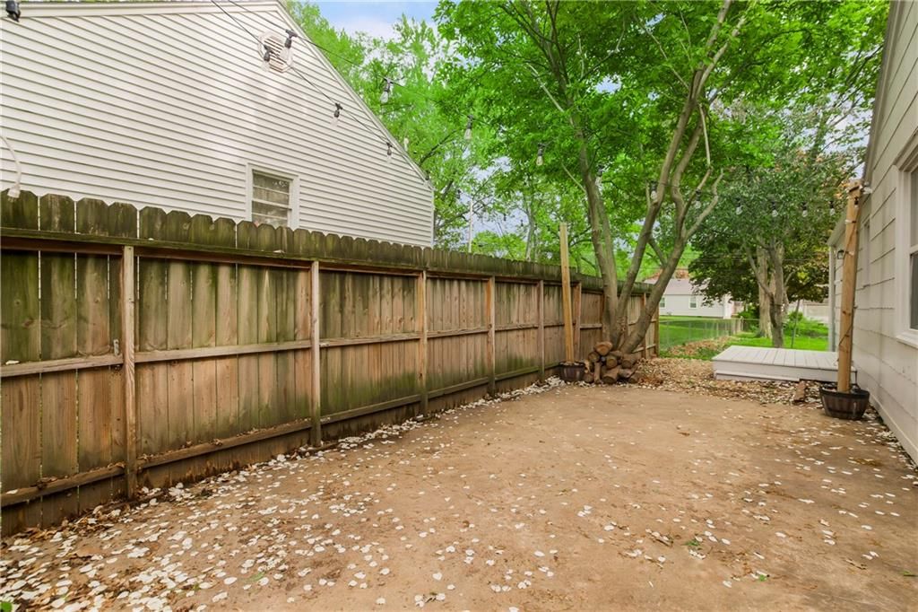7611 W 65th Street — photo 22