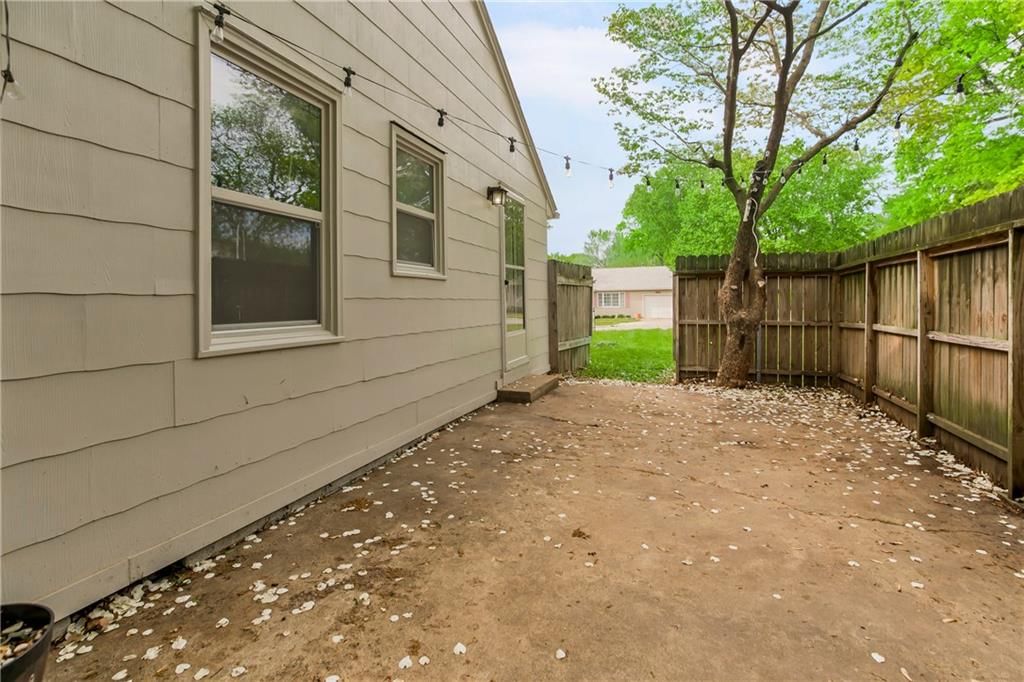 7611 W 65th Street — photo 23