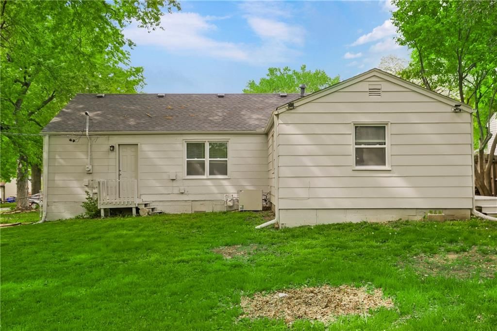 7611 W 65th Street — photo 27
