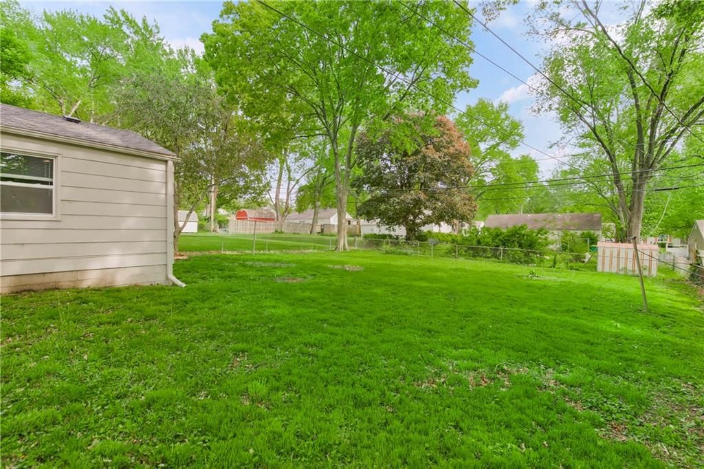 7611 W 65th Street — photo 29