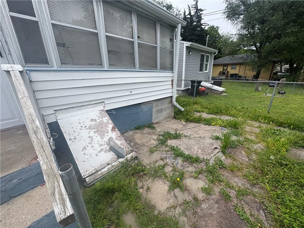 Photo 5 of 16 - 231 Osage Street