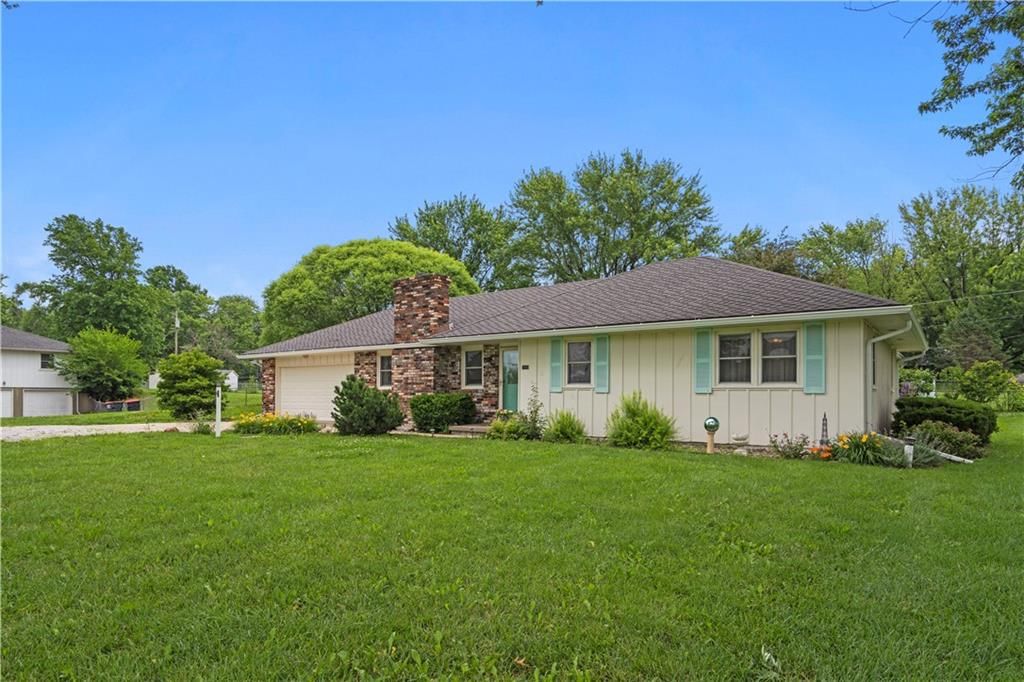 Photo 2 of 23 - 2113 N 155th Street