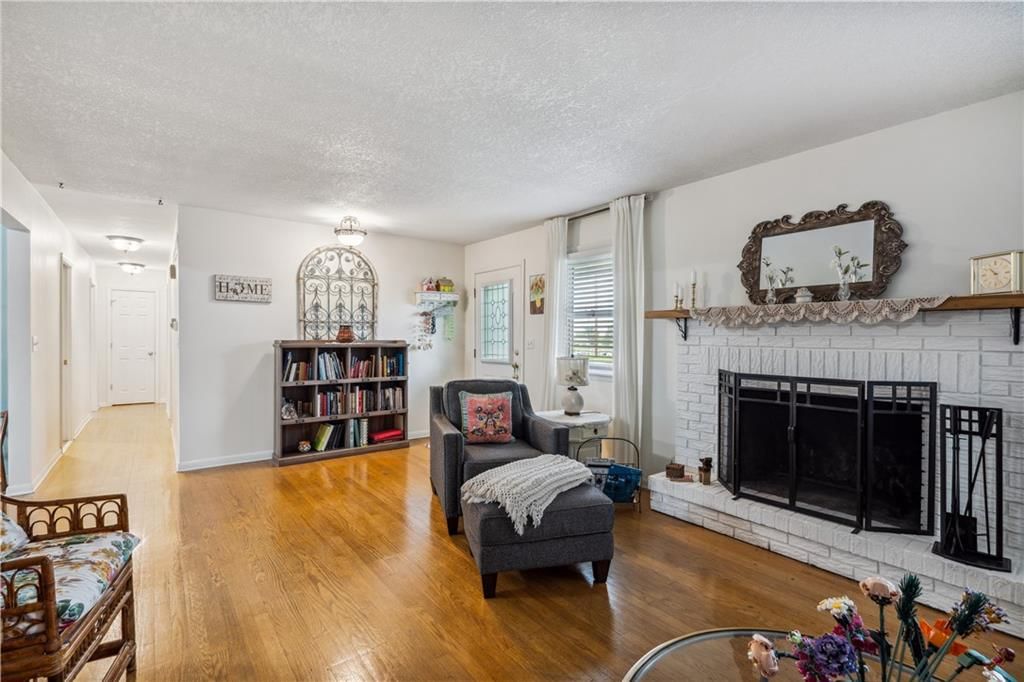 Photo 4 of 23 - 2113 N 155th Street