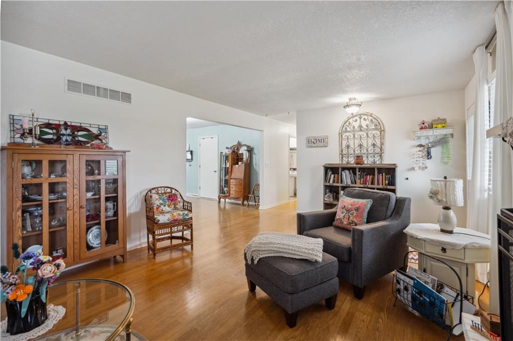 Photo 5 of 23 - 2113 N 155th Street
