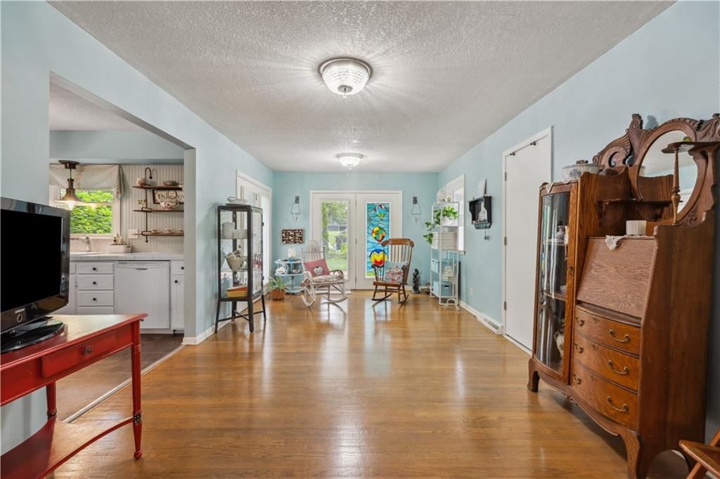 Photo 6 of 23 - 2113 N 155th Street