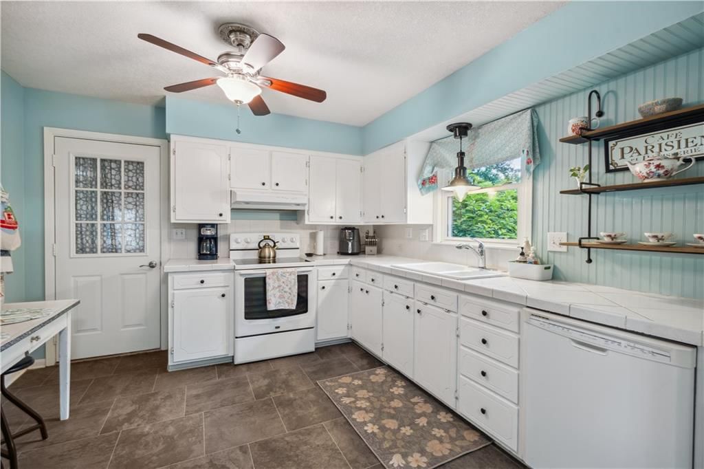 Photo 7 of 23 - 2113 N 155th Street