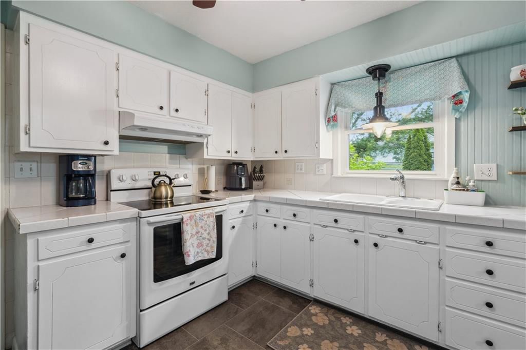 Photo 8 of 23 - 2113 N 155th Street