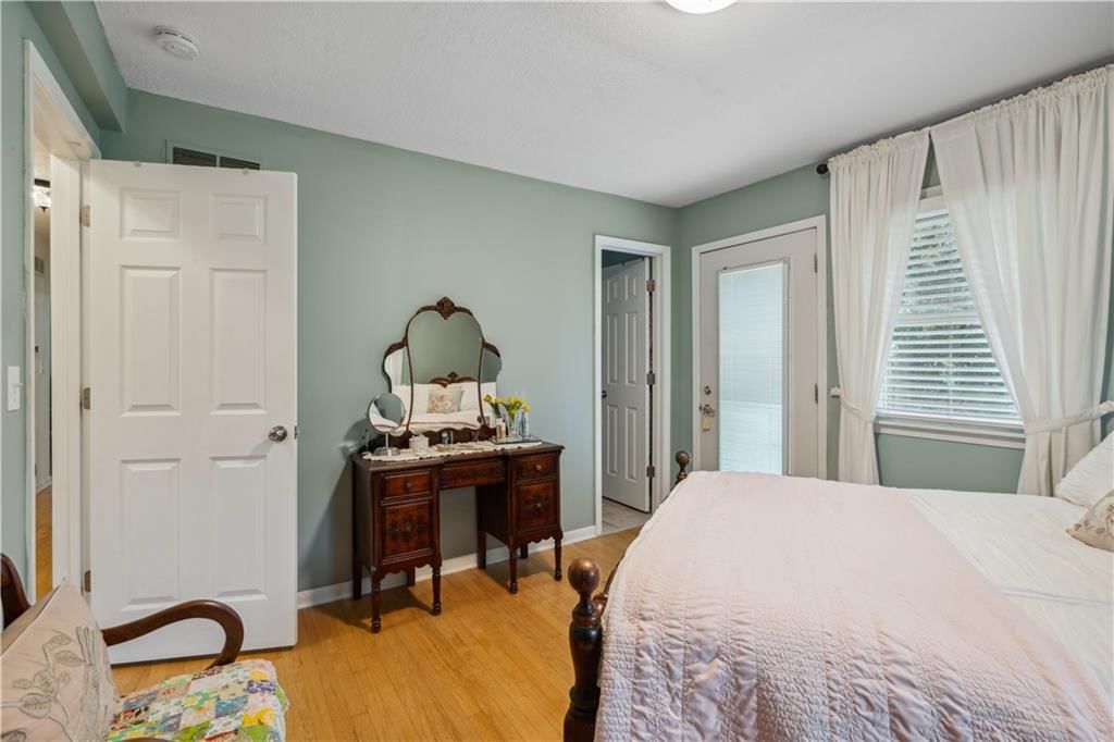 Photo 11 of 23 - 2113 N 155th Street