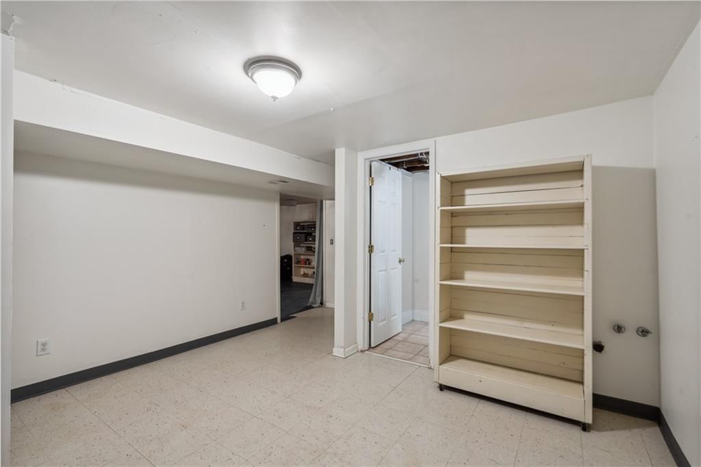 Photo 17 of 23 - 2113 N 155th Street