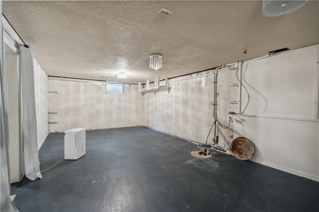 Photo 18 of 23 - 2113 N 155th Street
