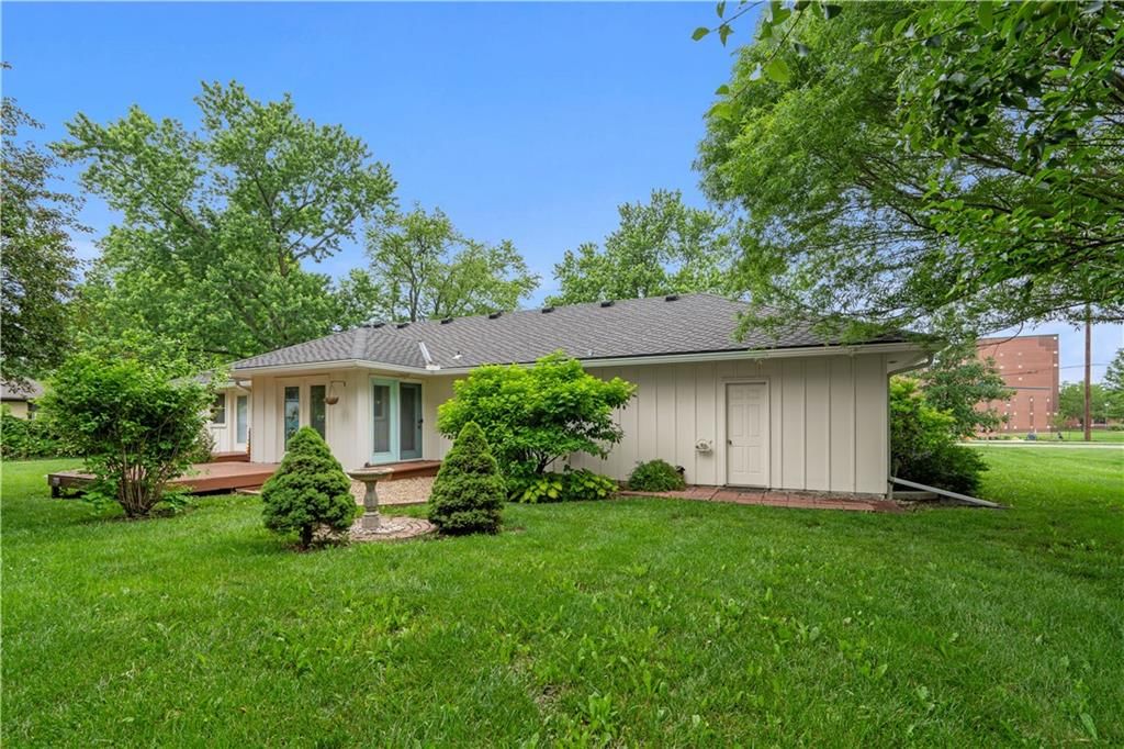 Photo 20 of 23 - 2113 N 155th Street