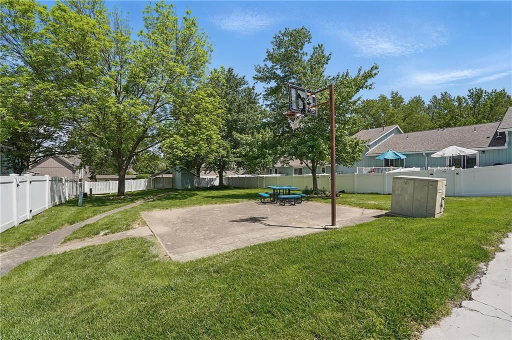 6541 W 49th Street — photo 29