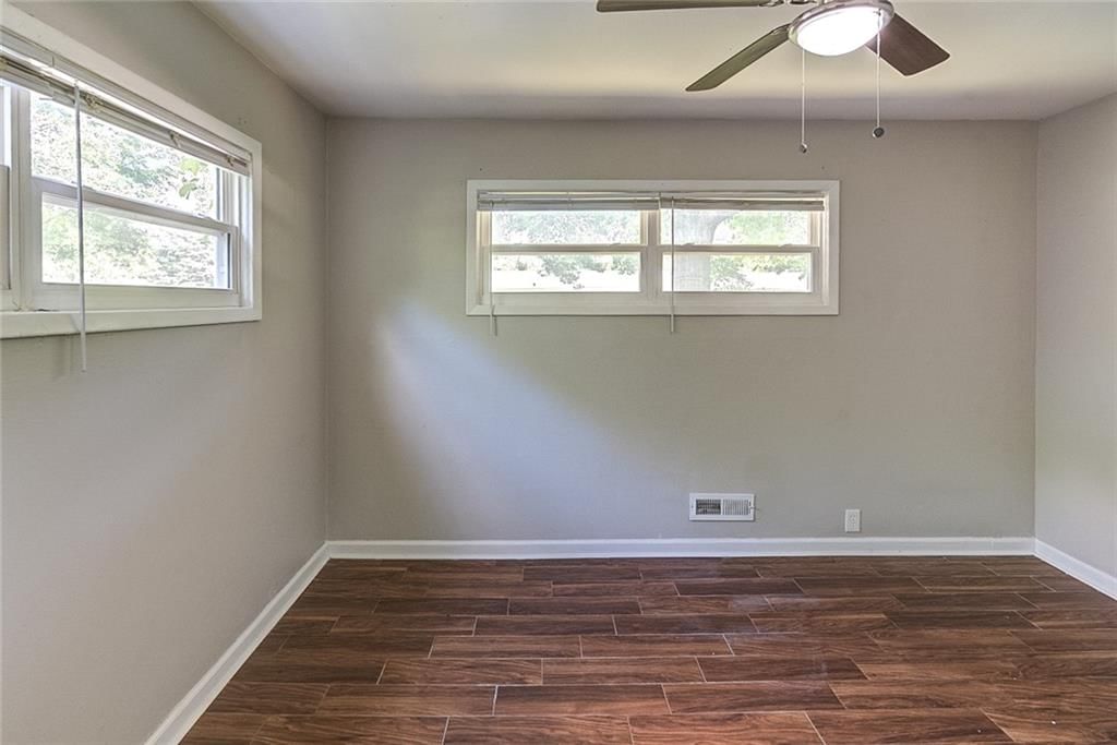 10812 Ewing Avenue — photo 11