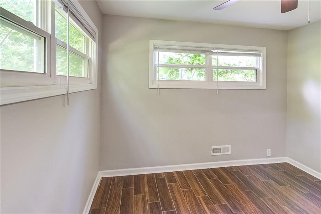 10812 Ewing Avenue — photo 12