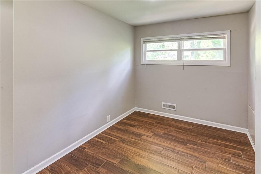 10812 Ewing Avenue — photo 15