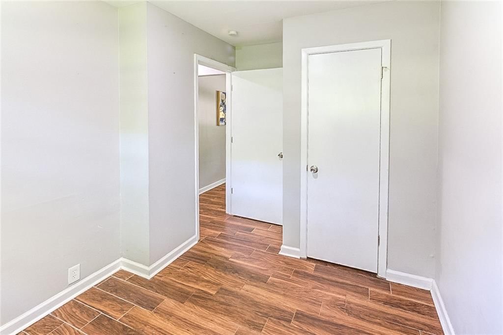 10812 Ewing Avenue — photo 16