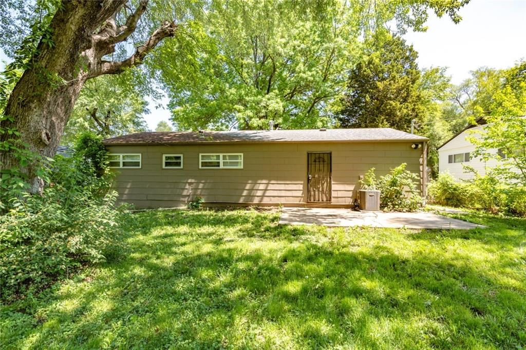 10812 Ewing Avenue — photo 23