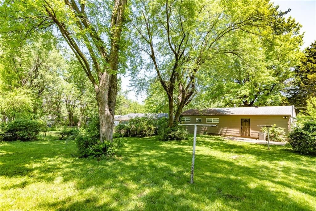 10812 Ewing Avenue — photo 24