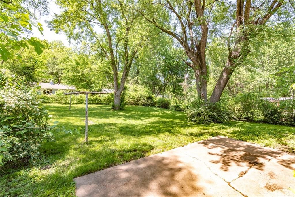 10812 Ewing Avenue — photo 26