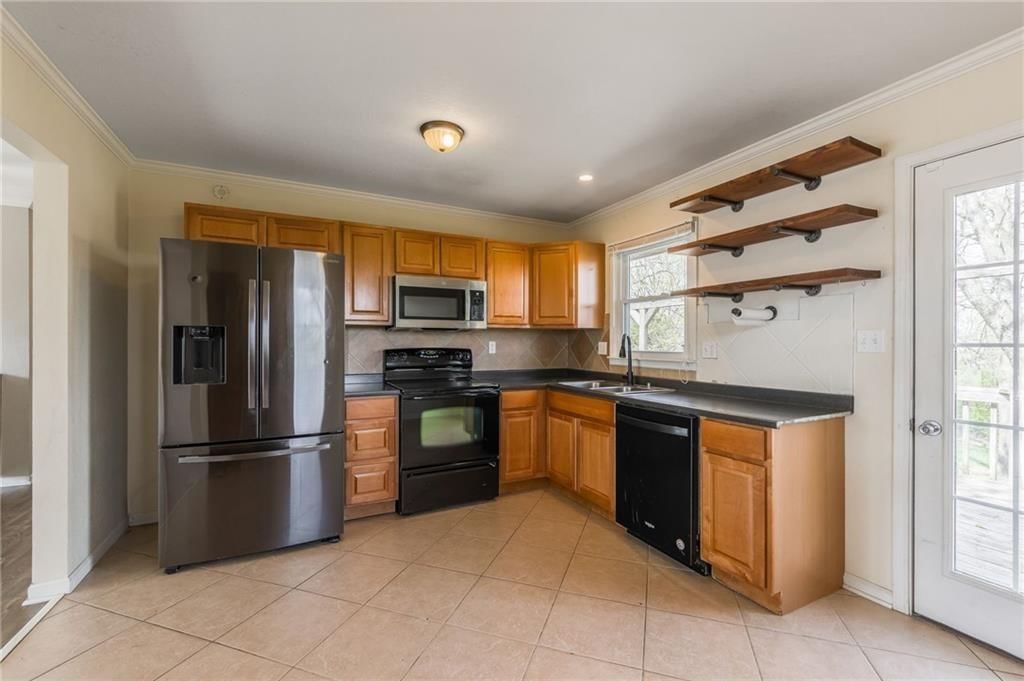 219 E 12th Street — photo 11