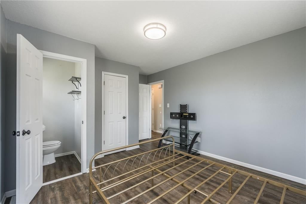 219 E 12th Street — photo 15