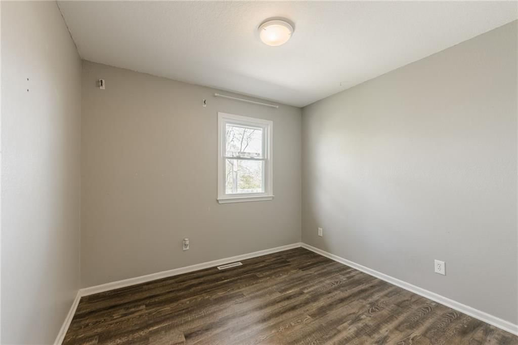 219 E 12th Street — photo 20