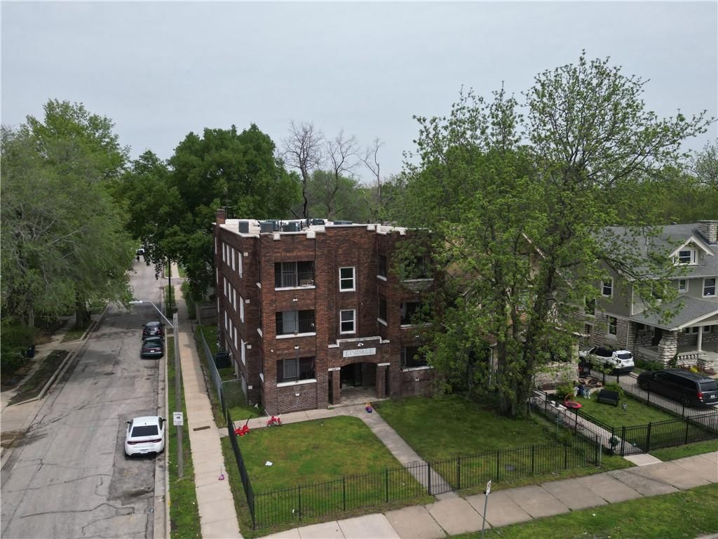 3000 E Linwood Boulevard — photo 2
