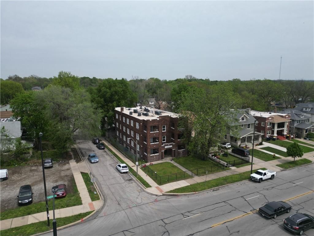 3000 E Linwood Boulevard — photo 3