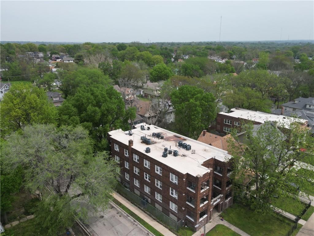 3000 E Linwood Boulevard — photo 4