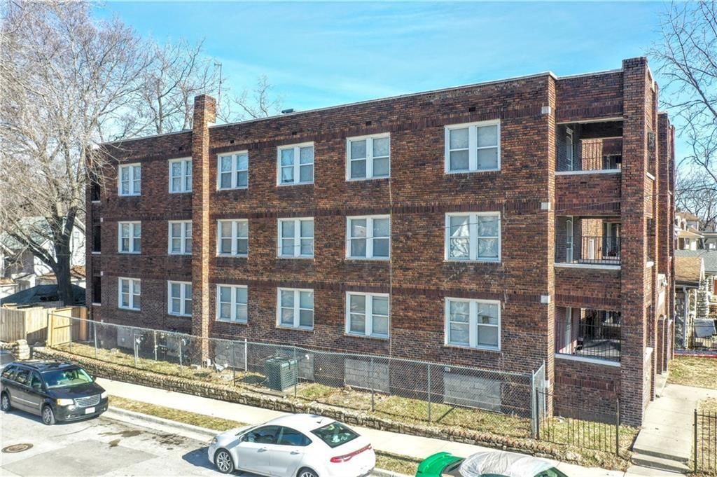 3000 E Linwood Boulevard — photo 5