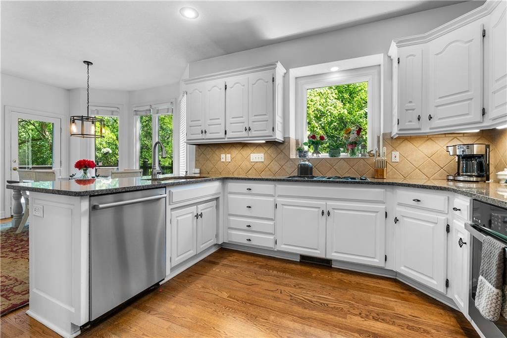 1813 SW Longview Terrace — photo 3