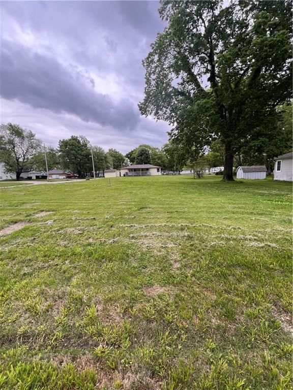 725 N Kentucky Street, Adrian, MO