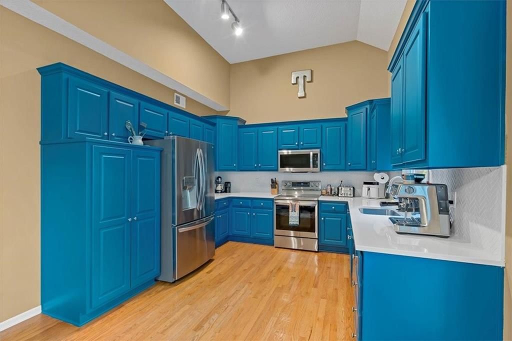 7020 Round Prairie Street — photo 12