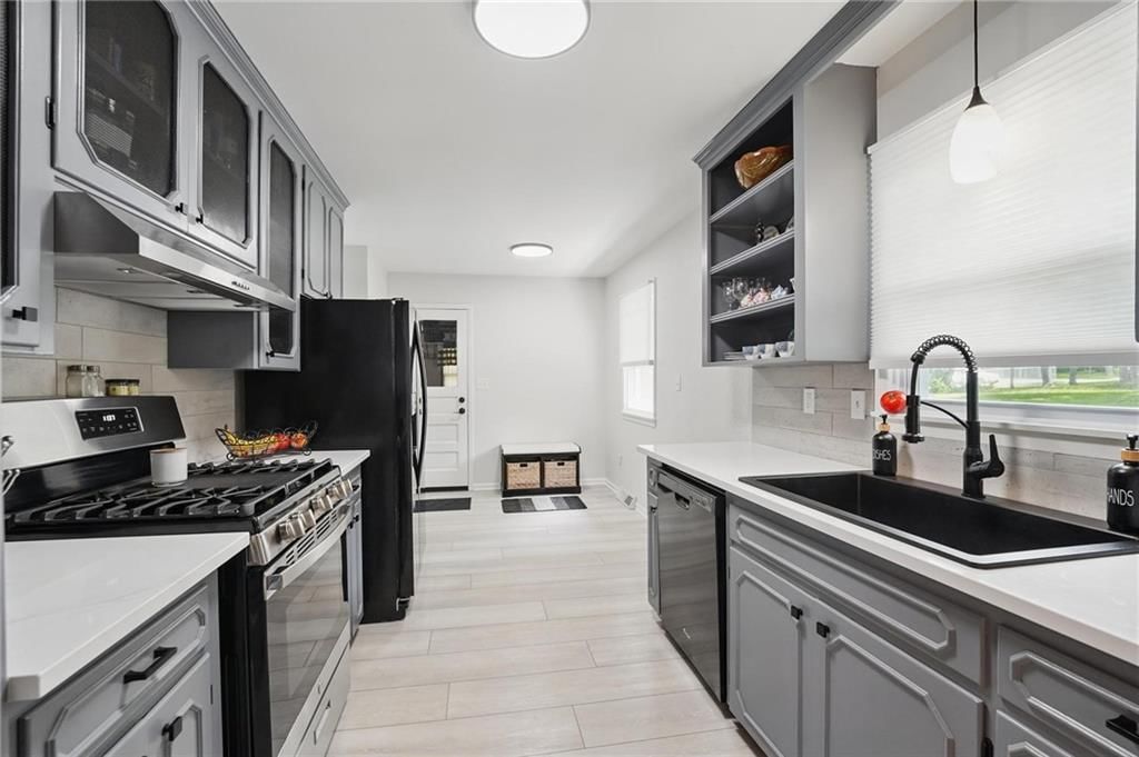 7917 W 74 Street — photo 20
