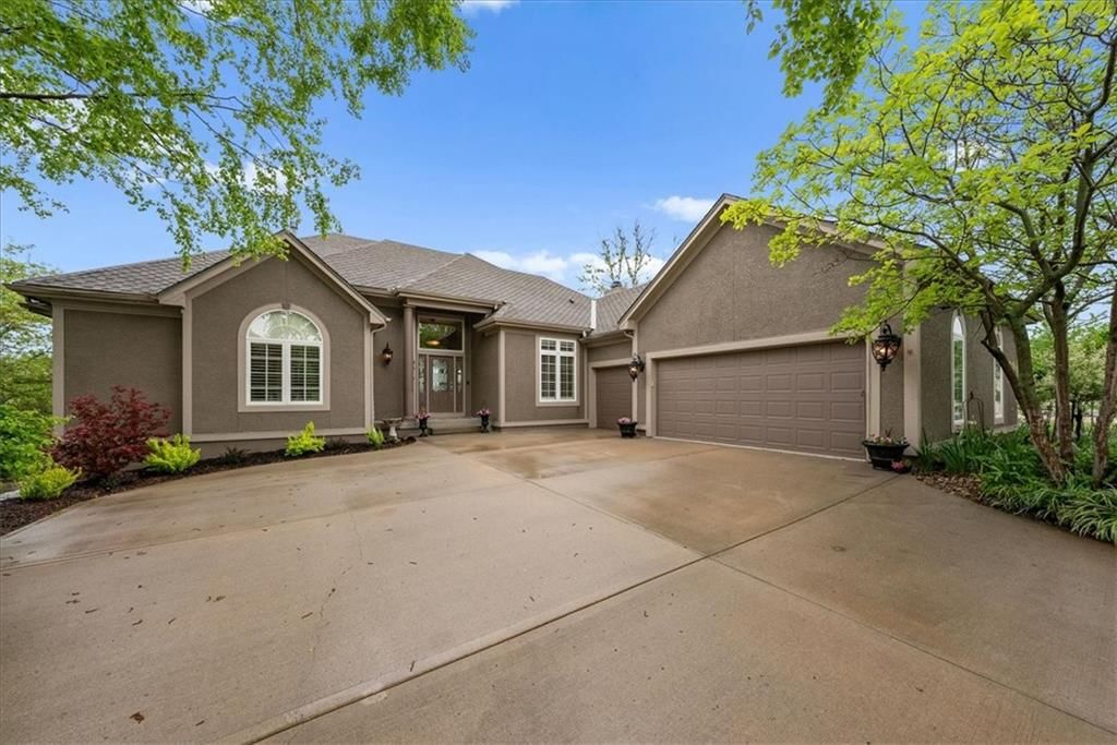 9617 Deer Run Street, Lenexa, KS
