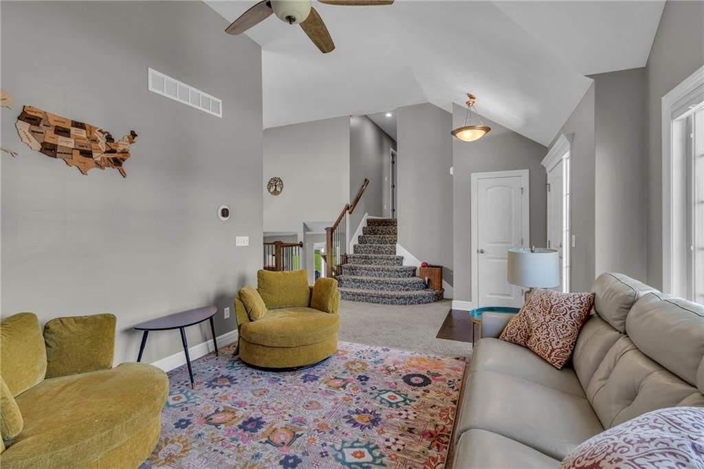 8519 N CONRAN Court — photo 6