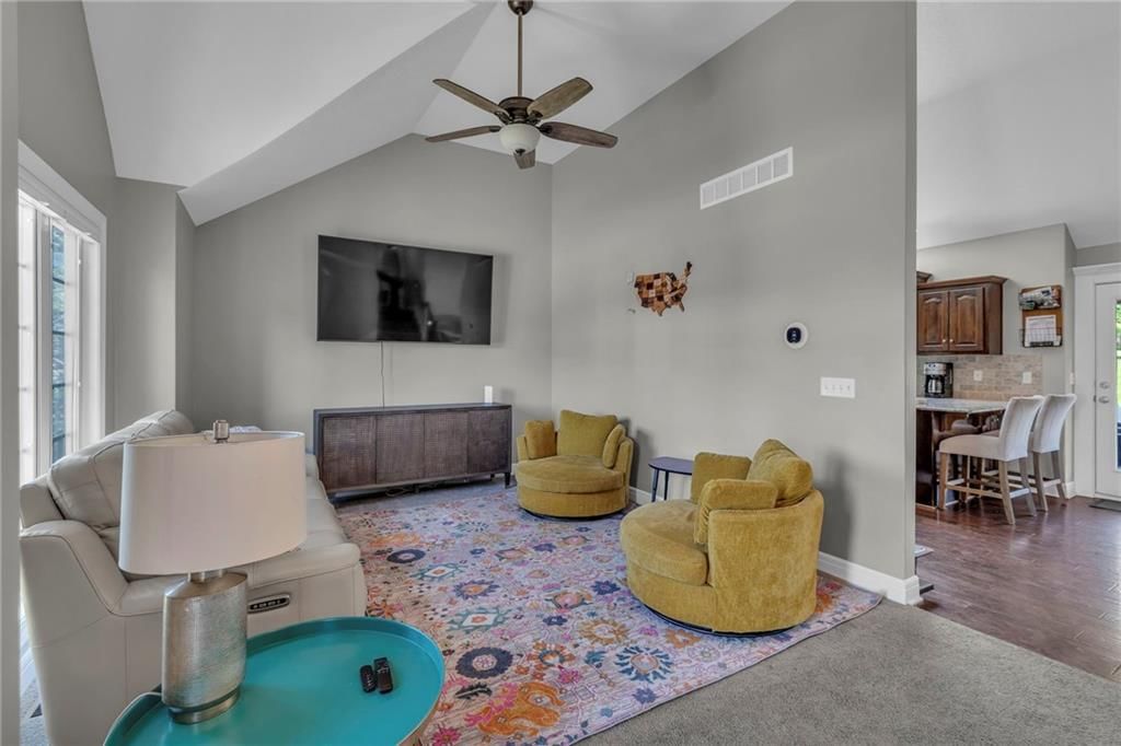 8519 N CONRAN Court — photo 7
