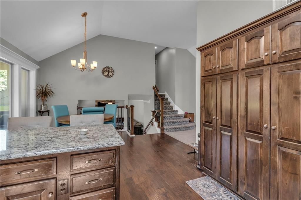 8519 N CONRAN Court — photo 9