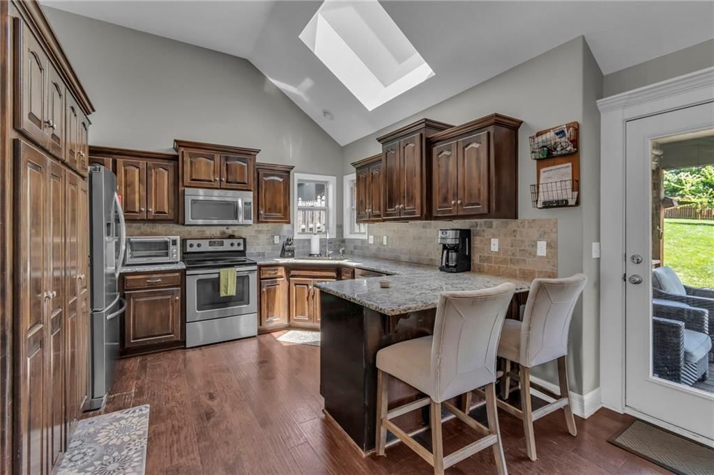 8519 N CONRAN Court — photo 10