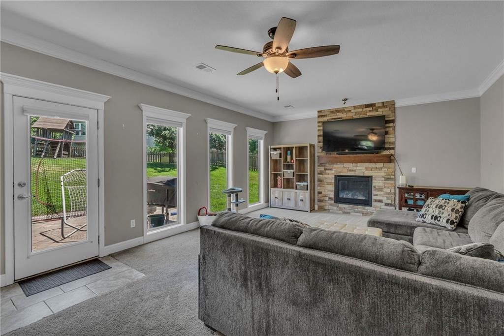 8519 N CONRAN Court — photo 13